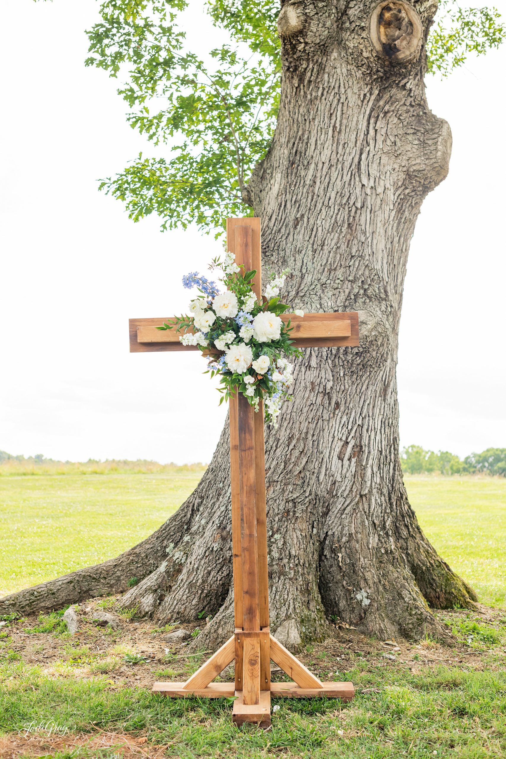 wooden cross for wedding ceremony